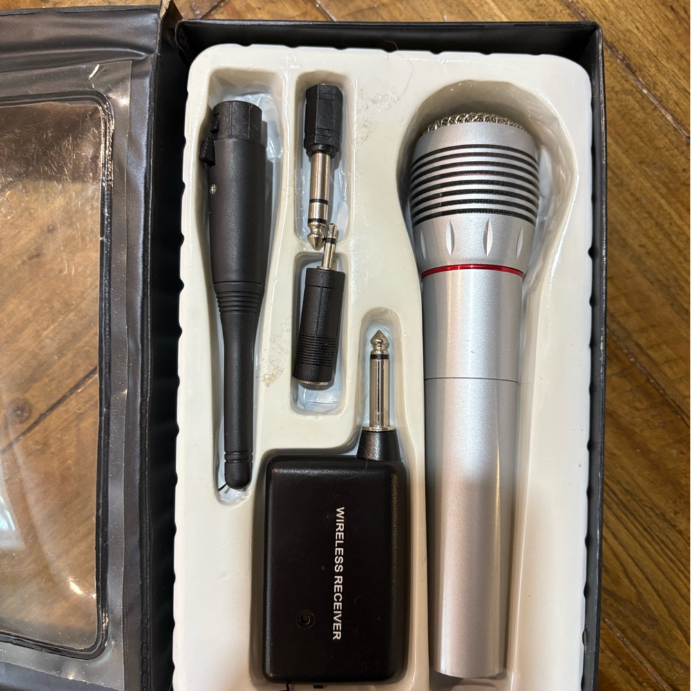 Silver Wireless Microphone Set